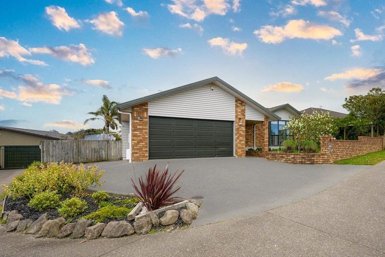 Photo of property in 20 Mackwell Road, Fairview Heights, Auckland, 0632