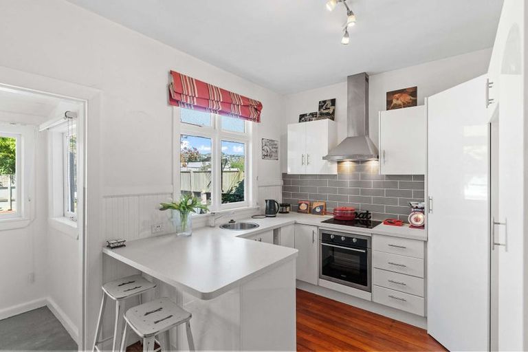 Photo of property in 130 Somerfield Street, Somerfield, Christchurch, 8024