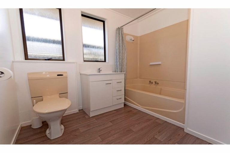 Photo of property in 2/162 Universal Drive, Henderson, Auckland, 0610