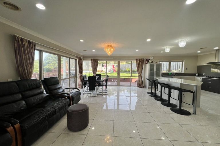 Photo of property in 26 Tamworth Crescent, Newlands, Wellington, 6037
