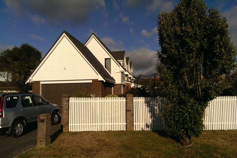 Photo of property in 22 Ronald Woolf Place, Churton Park, Wellington, 6037