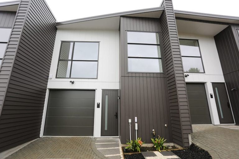 Photo of property in 13d King Richard Place, Browns Bay, Auckland, 0630
