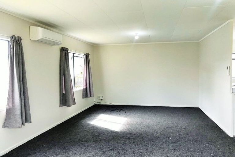 Photo of property in 2/5 Solveig Place, Randwick Park, Auckland, 2105