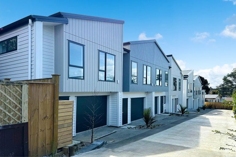 Photo of property in 2/30a Tirimoana Road, Te Atatu South, Auckland, 0602