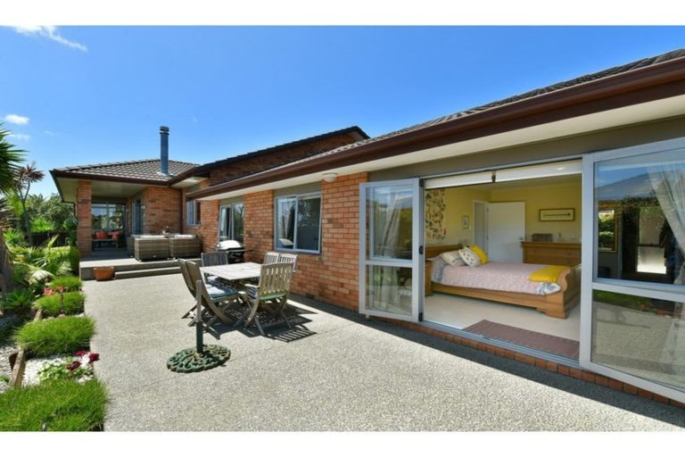 Photo of property in 10 Seamount Drive, Red Beach, 0932