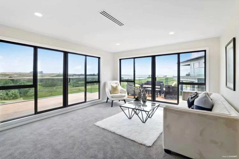 Photo of property in 7 Headland Drive, Long Bay, Auckland, 0630