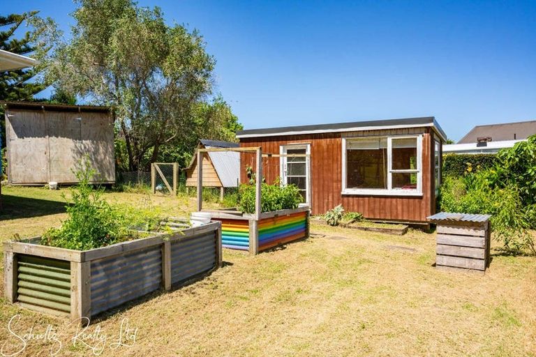 Photo of property in 19 Whaka Street, Maungaturoto, 0520