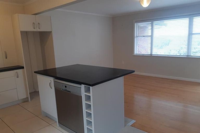 Photo of property in 2/15 East Coast Road, Milford, Auckland, 0620