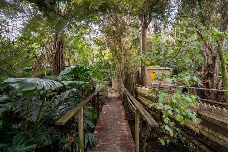 Photo of property in 190a Howard Road, Orere Point, Papakura, 2585