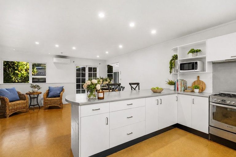 Photo of property in 44 Kahu Road, Paremata, Porirua, 5024