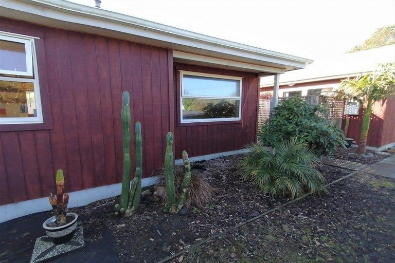 Photo of property in 19 Cumming Street, Okato, 4335