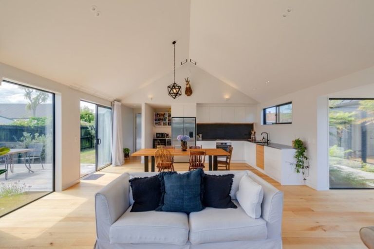 Photo of property in 126 Bowhill Road, New Brighton, Christchurch, 8083