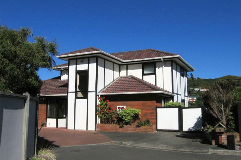 Photo of property in 2 Erskine Close, Island Bay, Wellington, 6023