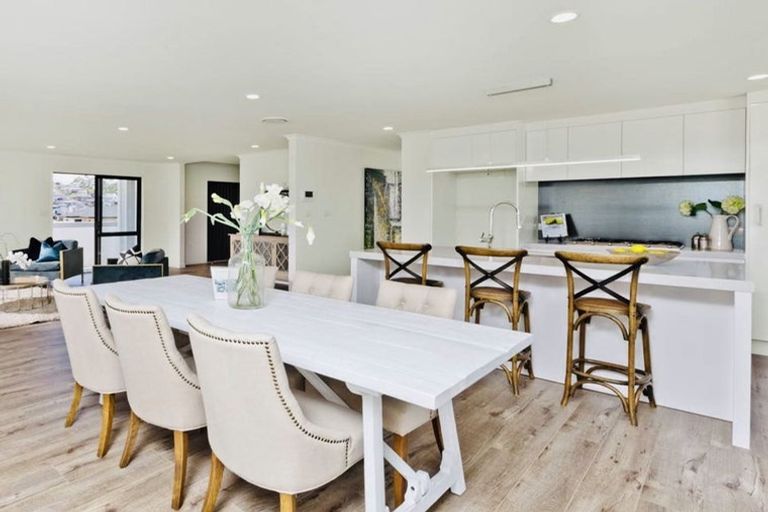 Photo of property in 15 Para Close, Fairview Heights, Auckland, 0632