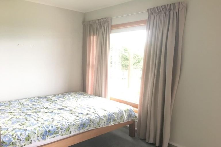 Photo of property in 106a Stanley Point Road, Stanley Point, Auckland, 0624