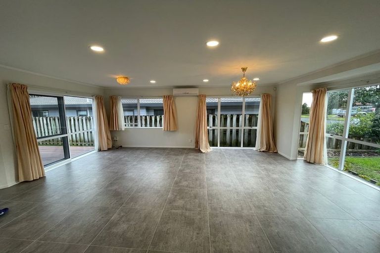 Photo of property in 38 Frank Nobilo Drive, Golflands, Auckland, 2013