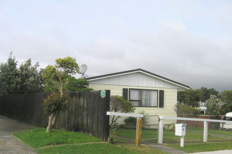 Photo of property in 11 Toporoa View, Ascot Park, Porirua, 5024