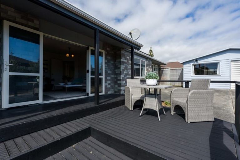 Photo of property in 32 Rutherford Drive, Waikanae Beach, Waikanae, 5036