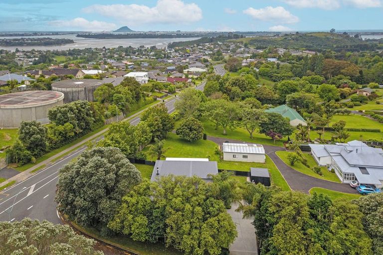 Photo of property in 1 Oceana Drive, Welcome Bay, Tauranga, 3175