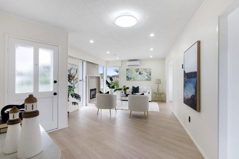 Photo of property in 17 Nan Place, Pakuranga Heights, Auckland, 2010