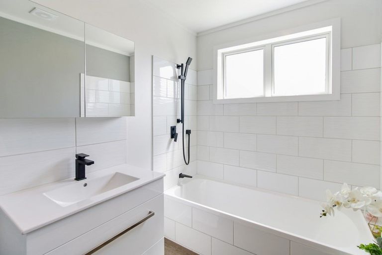 Photo of property in 16 Linklater Avenue, Foxton Beach, Foxton, 4815