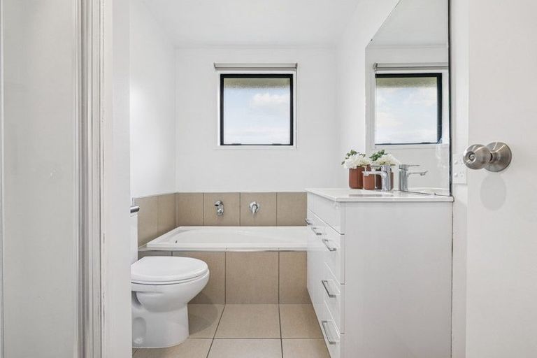 Photo of property in 65b Puriri Road, Pukekohe, 2120