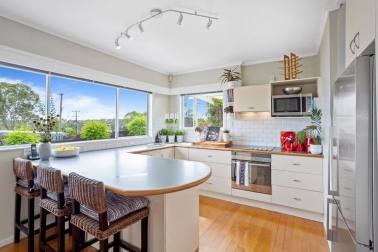 Photo of property in 72 Verbena Road, Birkdale, Auckland, 0626