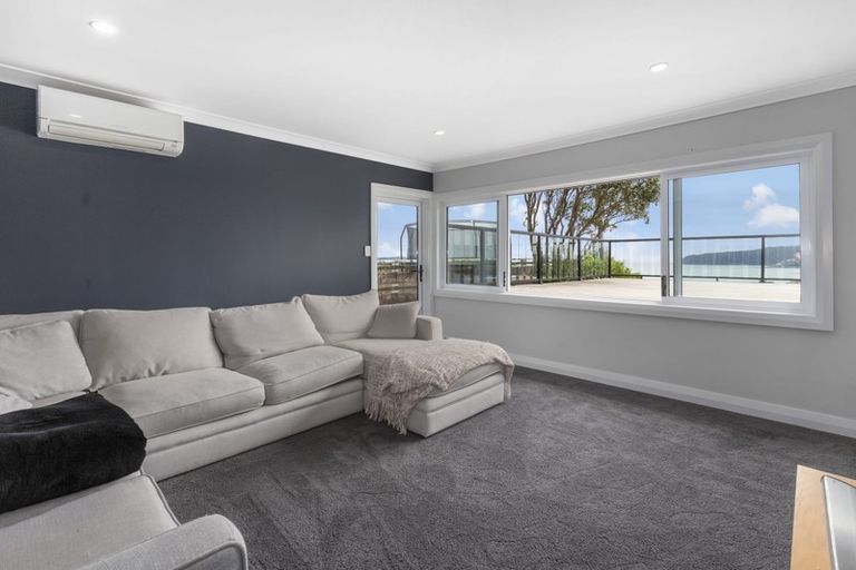 Photo of property in 70 Kahu Road, Paremata, Porirua, 5024