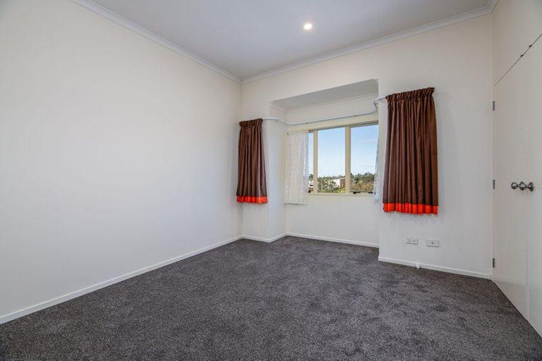 Photo of property in 10 Rosandich Drive, Sunnyvale, Auckland, 0612