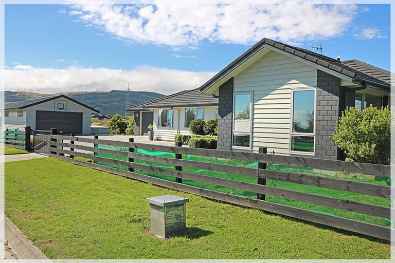 Photo of property in 17 Westwood Drive, Aokautere, Palmerston North, 4471