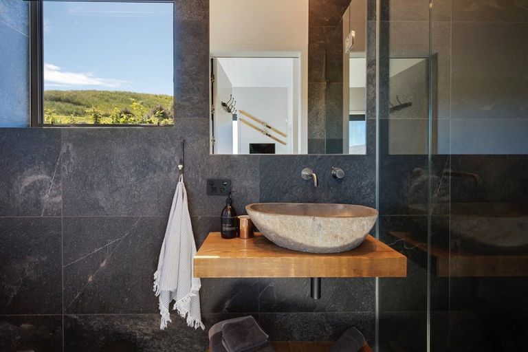 Photo of property in 92 Threepwood Road, Lake Hayes, Queenstown, 9371