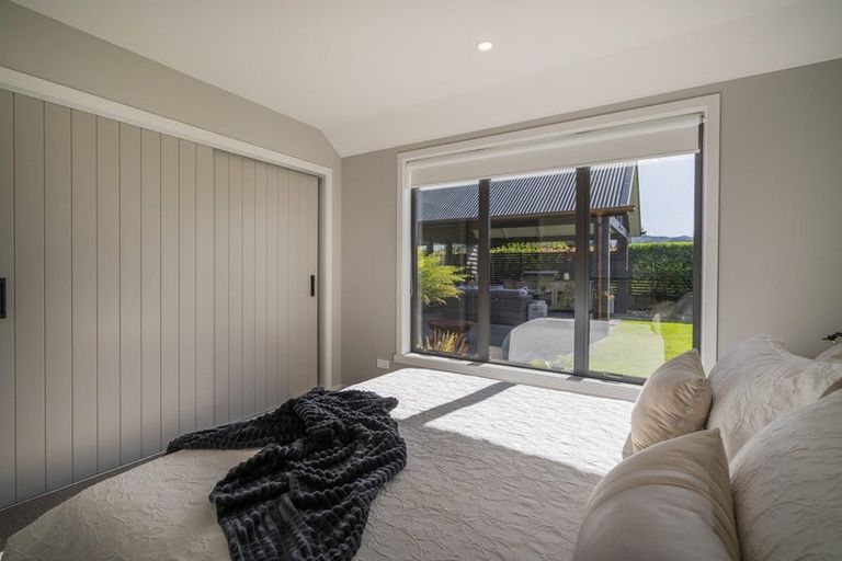 Photo of property in 18 Topping Place, Whitianga, 3510
