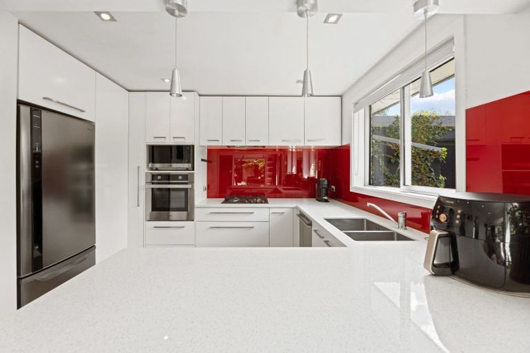 Photo of property in 2/52 Crofton Road, Harewood, Christchurch, 8051