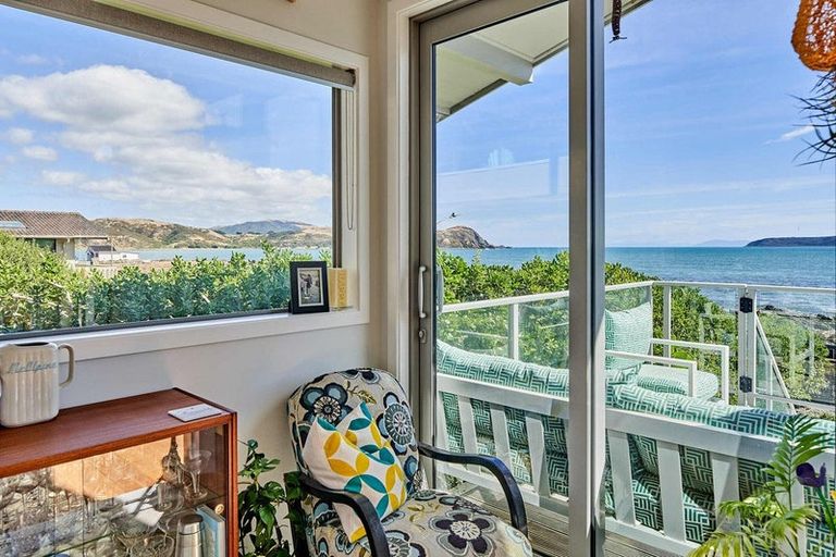 Photo of property in 25 Sunset Parade, Plimmerton, Porirua, 5026
