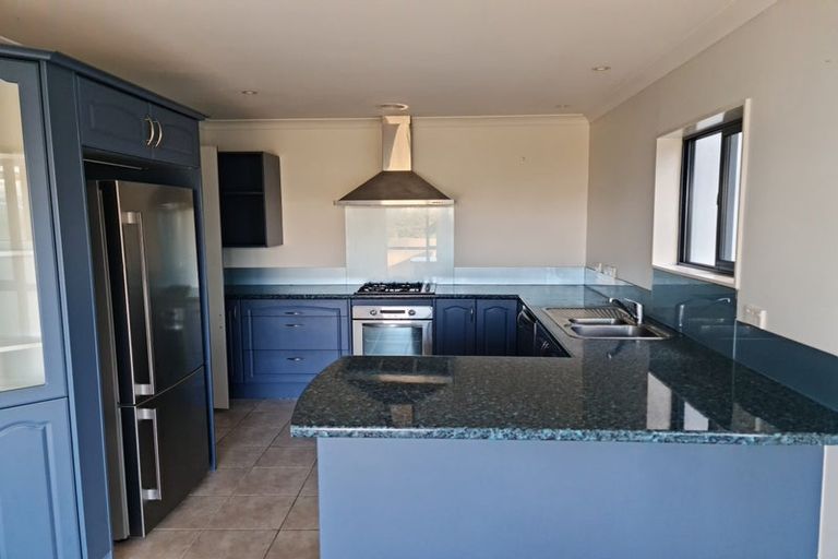 Photo of property in 140 Glanmire Road, Newlands, Wellington, 6037