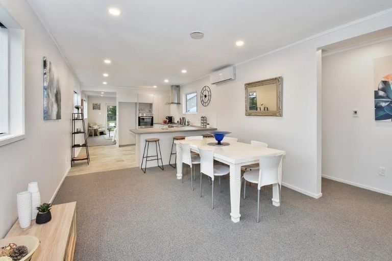 Photo of property in 4 Kawakawa-orere Road, Kawakawa Bay, Papakura, 2585