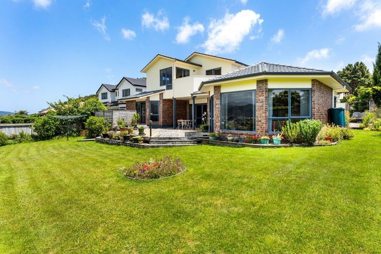 Photo of property in 5 Birkinshaw Grove, Riverstone Terraces, Upper Hutt, 5018