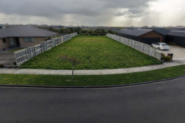 Photo of property in 43 Sardinia Grove, Fitzherbert, Palmerston North, 4410