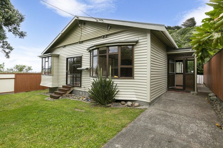 Photo of property in 25 Happy Valley Road, Owhiro Bay, Wellington, 6023