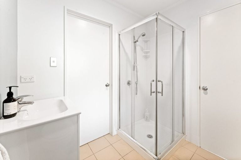 Photo of property in 10 Ballini Rise, West Harbour, Auckland, 0618