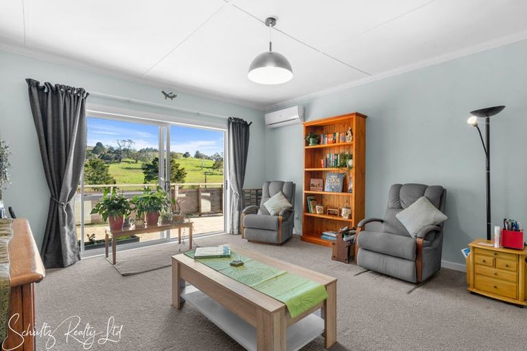 Photo of property in 15 Ash Grove, Maungaturoto, 0520