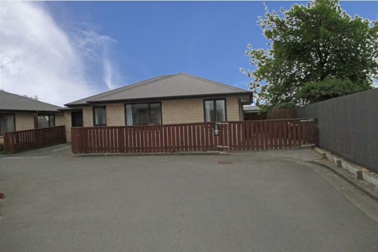 Photo of property in 10 Cris Lodge Courts, Hornby, Christchurch, 8042