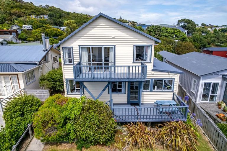 Photo of property in 76 Bayview Road, Paremata, Porirua, 5024