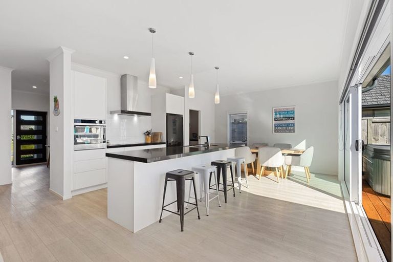 Photo of property in 57 Te Kio Crescent, Papamoa Beach, Papamoa, 3118