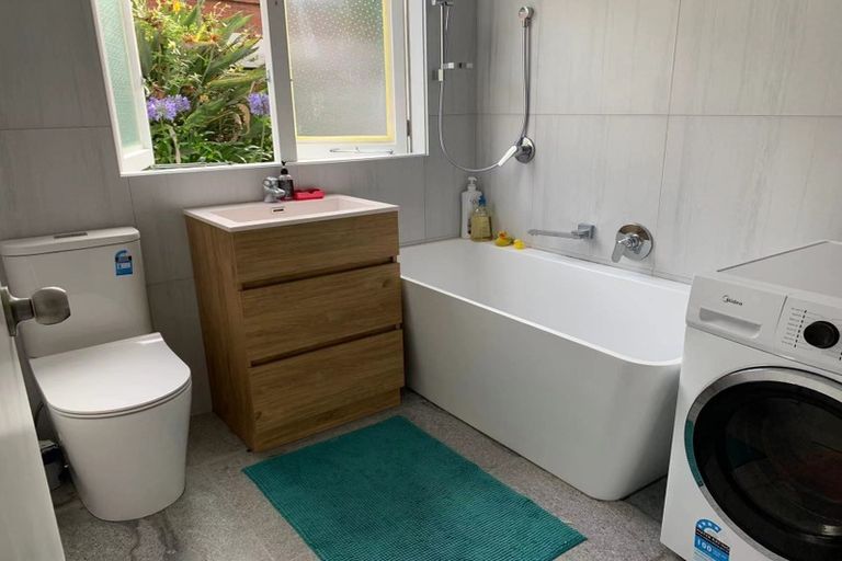 Photo of property in 3/18 Fowler Street, Northcote, Auckland, 0627