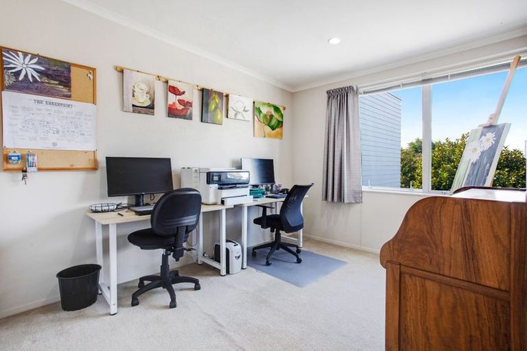 Photo of property in 16 Willow Camp Road, Takanini, 2112