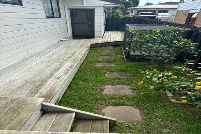 Photo of property in 1/5 Strid Road, Te Atatu South, Auckland, 0610