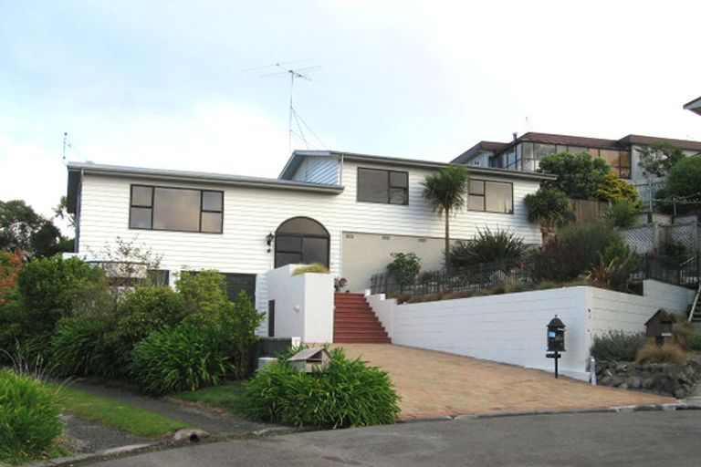 Photo of property in 8 Hillview Crescent, Paparangi, Wellington, 6037