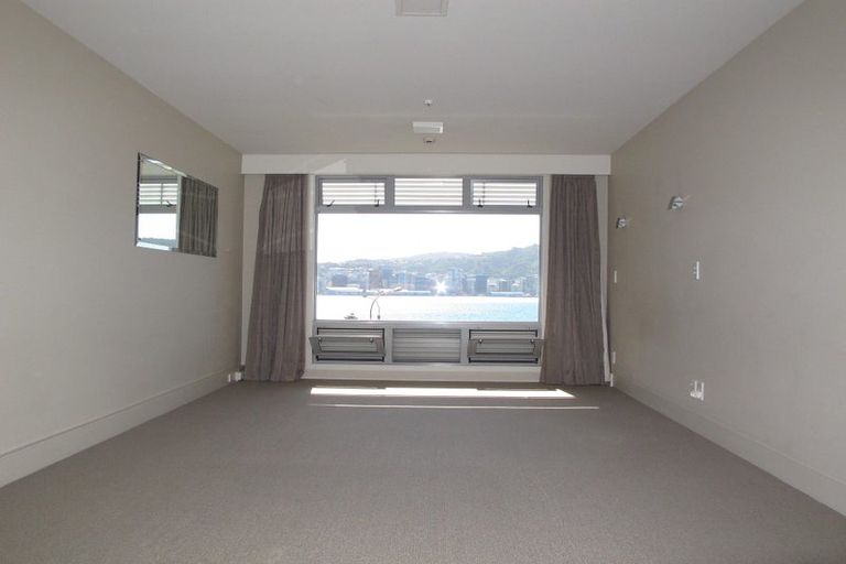 Photo of property in The Capital, 370 Oriental Parade, Oriental Bay, Wellington, 6011