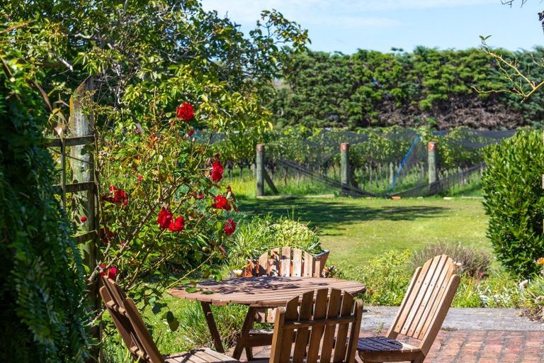 Photo of property in 190 Regent Street, Martinborough, 5711